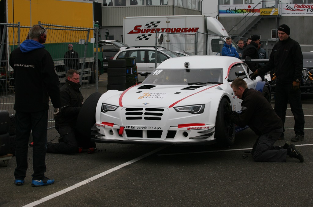 I den nye klasse vil der være indlagt et dækskifte i selve løbet - Det skal trænes.
(Foto: Motorsporten.dk)